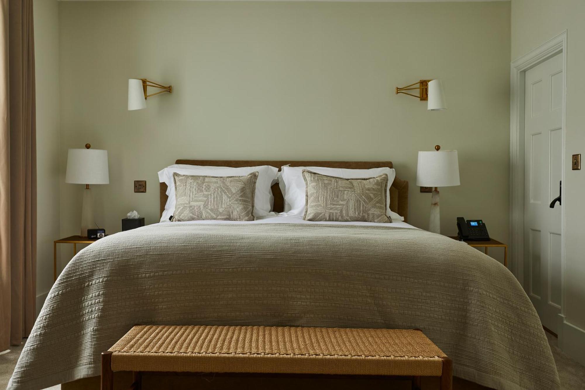 The Feathers Hotel 4*