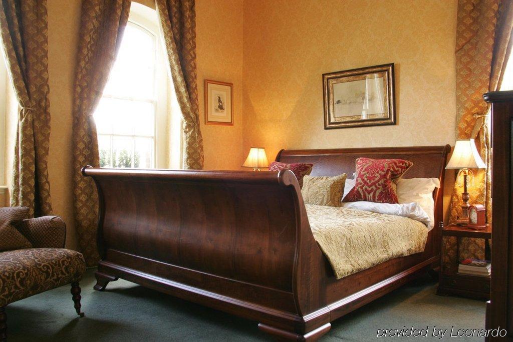 The Feathers 4* Woodstock